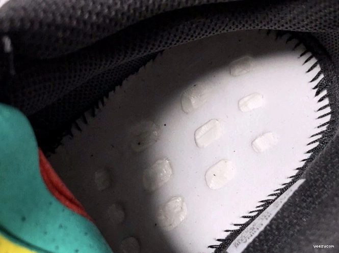 Utility Adidas 700 Boost Black FV5304 Yeezy 0725